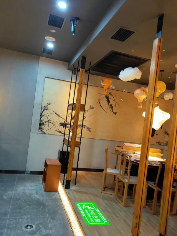 watch out projection Caution! Wet Floor/mind the step