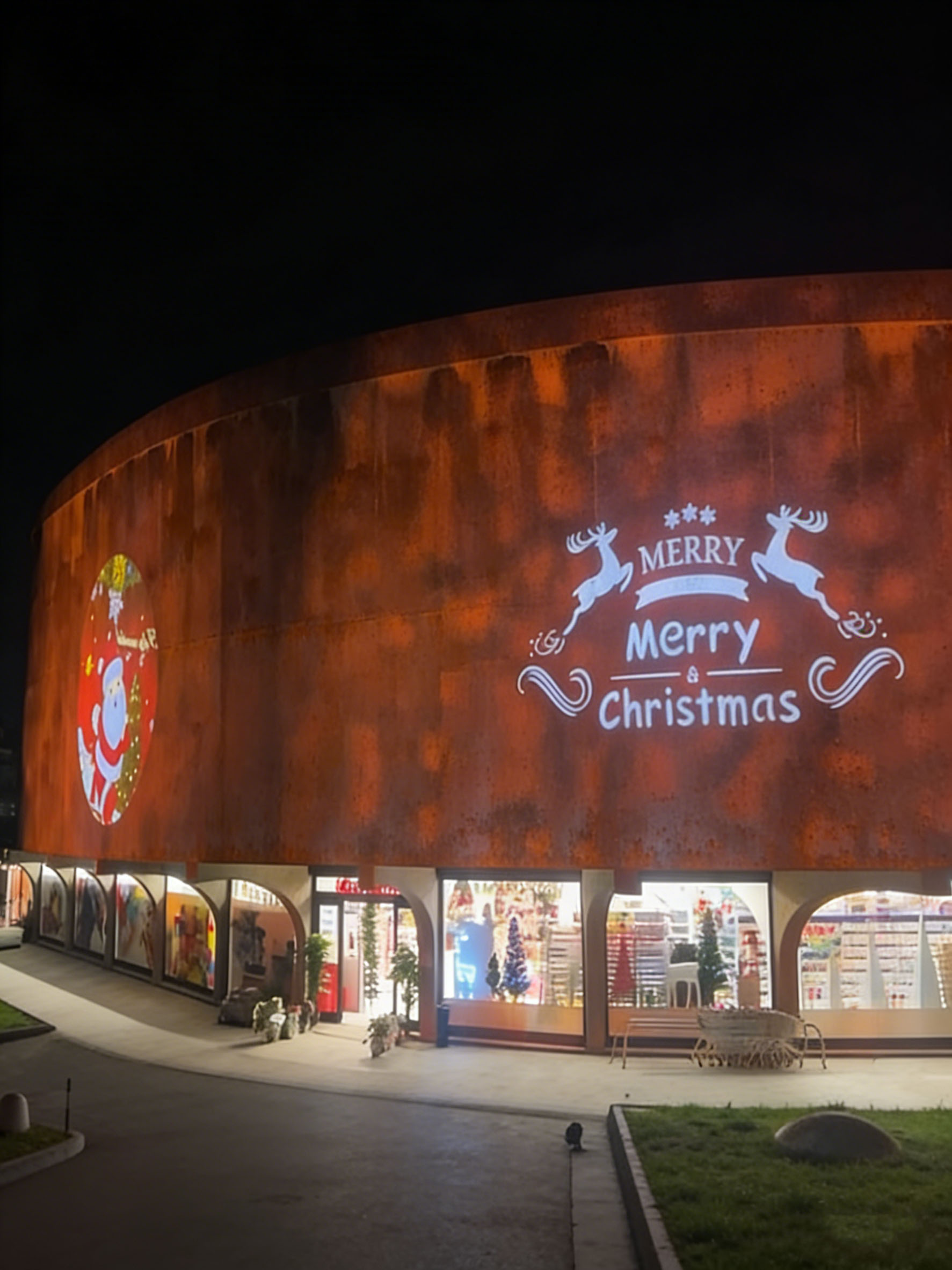 Buygobo: Гобо проекторы, превращающие итальянский шопинг-центр в новую витрину дизайна