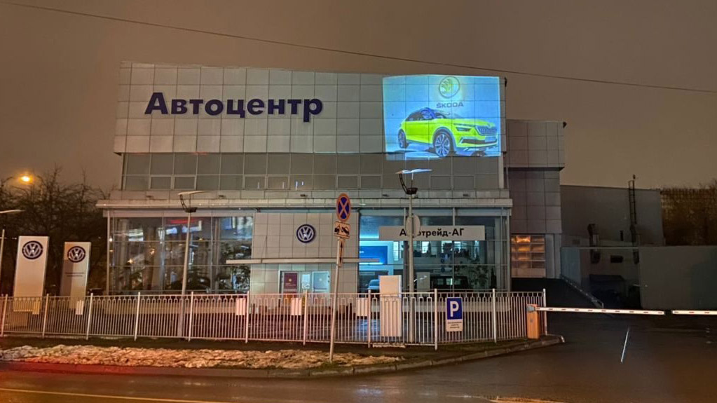 Рекламные решения для автосалонов: Гобо-проекторы Buygobo трансформируют стены и здания в рекламные платформы