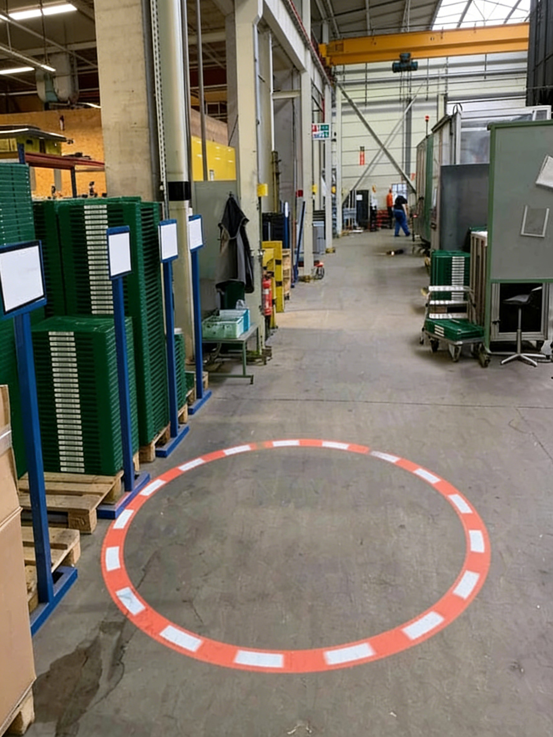 Проекционные маркировки для промышленной безопасности: снижение рисков на производстве на 58%